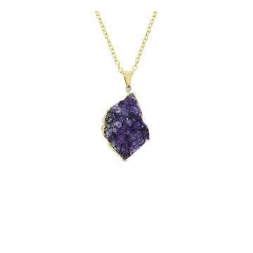 A close up of the purple amethyst pendant at the bottom of the gold chain. The shape of this example pendant is diamond.