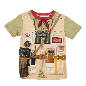 The front of the khaki green t-shirt shirt looks like you’re wearing a jacket on top, with a utility belt carrying tools, binoculars, a walkie talkie, compass and notepad – all of which is part of the t-shirt design.