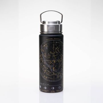 The drinks bottle is shown side on with the metal cap’s handle raised. The sides of the flask are dark blue with constellations of the northern hemisphere and phases of the Moon.